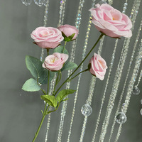 Vente en gros de tiges de roses artificielles en soie à 5 têtes pour la décoration de la maison, des hôtels et des mariages