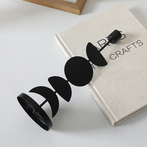 Candelabro Retro Personalizado de Hierro con Base Negra y Plateada, Ecológico, Duradero, Decoración para el Hogar, Portavelas Cónicas Doradas - Product Image 4