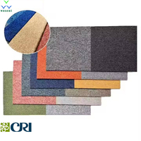 Dalles de moquette d'hôtel carrées de luxe modernes 50x50 en nylon à poils moyens en boucle, lavables, pour usage domestique, commercial et de bureau, avec support en bitume