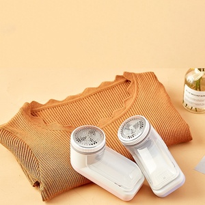 Removedor de Pelusas Portátil y Afeitadora de Ropa Electrónica con Rodillo de Cepillo a Batería - Product Image 1