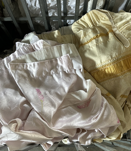 ผ้าม่านมือ<span class=keywords><strong>สอง</strong></span>ขายส่งจากโรงงานโดยตรง ราคาถูก ขายเป็นมัดในตู้คอนเทนเนอร์ขนาด 40 ฟุต - Product Image 1