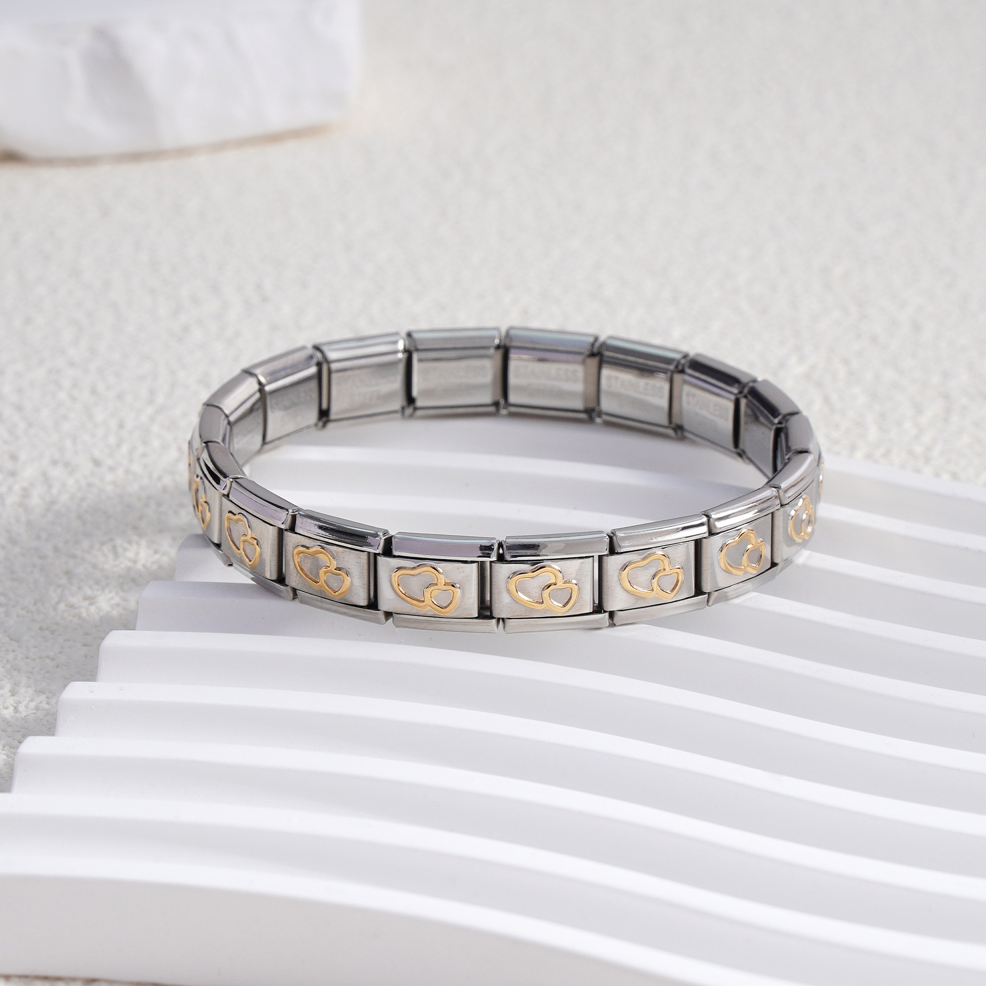 Hollowed-out double heart module bracelet (gold center)