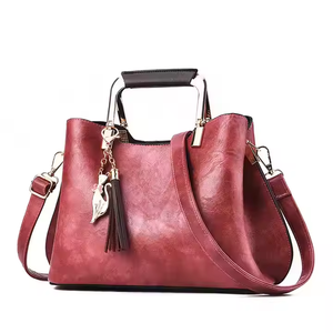 Sac à bandoulière en cuir PU de créateur pour femme, motif étoile, avec pompon, fermeture éclair, style professionnel tendance, vente en gros - Product Image 2