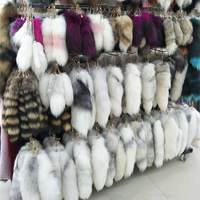 Breloque en véritable queue de renard - Porte-clés en fourrure d'animal entière et moelleuse, accessoire décoratif dense et magnifique