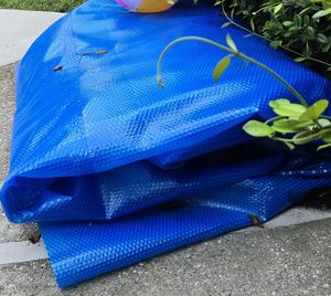 Couverture de piscine solaire à bulles légère, facile à enrouler, protection UV, économie d'eau, couverture flottante pour piscine de jardin à domicile - Product Image 2