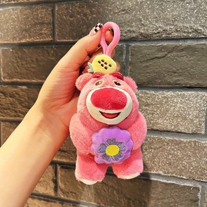 Adorabile Portachiavi Peluche Orsetto Fragola con Fiori, Accessorio da Appendere per Zaino, Regalo, Bambola Gacha, Ingrosso - Product Image 6