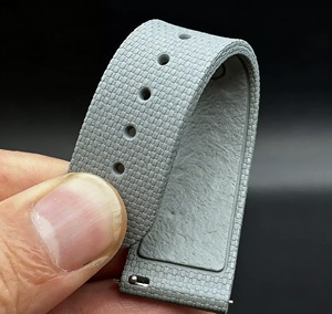 Bracelet de montre sport en caoutchouc FKM réglable <span class=keywords><strong>noir</strong></span>, blanc, gris 20MM avec boucle en acier inoxydable pour Moonwatch – Vente en gros - Product Image 4