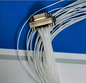 Conector Micro Rectangular J63A-222-051-261-TH-300MM, 51 Pines Macho, Cable de 300MM, Paso de 0.635mm - Product Image 1