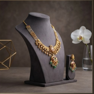 Conjunto de Joyería Tradicional de Perlas Doradas, Collar y Aretes con Piedras Verdes y Rojas para Novias, Bodas y Eventos Festivos - Product Image 4