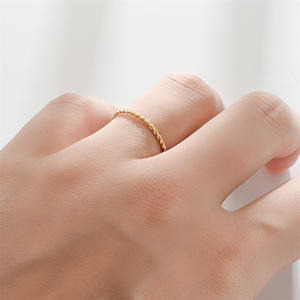 Anillos trenzados de acero inoxidable finos minimalistas de 1,5 MM para mujer, anillos de dedo de promesa chapados en oro, joyería para fiesta y boda - Product Image 6