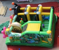 Château gonflable commercial avec toboggan pour enfants, idéal pour les fêtes et les parcs d'attractions