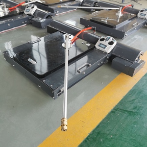 Robot Limpiador Solar de Calidad Premium con Control Remoto y Movimiento Flexible para Lavado de Módulos Solares en Techos - Product Image 4