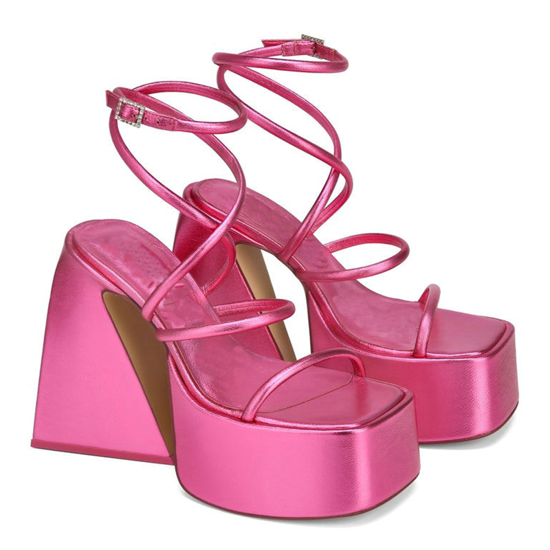 Tacones dorados | Zapatos dorados, Zapatos dorados tacon, Zapatos de  graduación