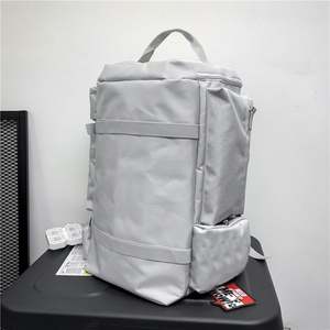 Mochila Deportiva Impermeable de Gran Capacidad con Logotipo Personalizado 2023, Correa de Separación Seca y Húmeda, Moderna, para Turismo al Aire Libre - Product Image 3