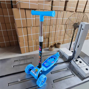 Skuter Anak Roda Tiga Skuter Lipat Anak Usia 1-5 Tahun Skuter Anak Roda Tiga dengan Pedal Lampu - Product Image 4