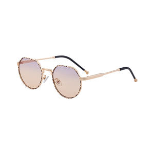 Nouvelles lunettes de soleil de style européen pour hommes, monture intégrale en métal noir et plastique, protection UV400, verres de classe 2 pour activités de plein air - Product Image 2