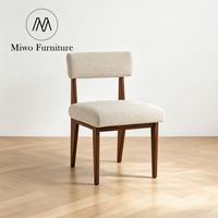 Chaise de salle à manger en bois massif de style moderne et simple, avec revêtement en tissu zèbre, idéale pour restaurant, café ou banquet.