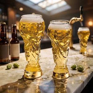 Verres à bière et à vin en verre borosilicate haut de gamme faits à la main, réutilisables, écologiques, design football, pour bar, 450 ml, vente en gros - Product Image 2
