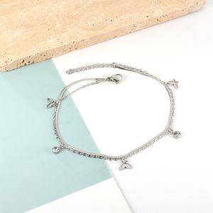 สร้อยข้อเท้าแฟชั่นขายดี ลายผีเสื้อแบบโปร่งประดับเพชรสองชั้น ชุบทอง 18k ทำจากสแตนเลสสตีล สำหรับผู้หญิง - Product Image 6