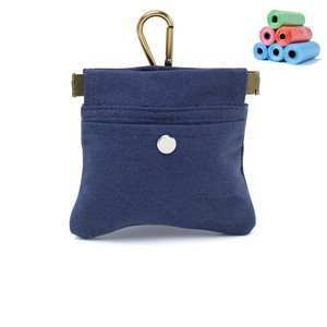Muestra gratuita: Bolsa cruzada de tweed personalizada para pasear perros con bolsillo para premios, diseño a cuadros, y soporte para botella. - Product Image 1