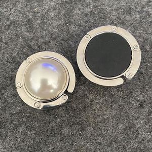 Porte-sac de table rond de luxe en fer plaqué argent avec perles et impression sérigraphiée, design moderne, pour cadeaux féminins - Product Image 4