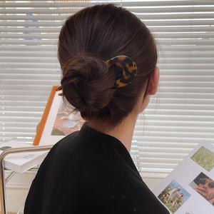 ปิ่นปักผมรูปตัวยูรูปกระดองเต่าฝรั่งเศสสำหรับ<span class=keywords><strong>ผู้หญิง</strong></span><span class=keywords><strong>ผม</strong></span>หนา<span class=keywords><strong>ทรง</strong></span>สูงออกแบบโลโก้ได้ตามต้องการ - Product Image 4