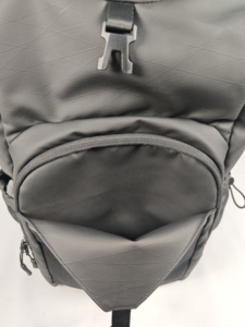 Mochila Negra de Gran Capacidad para Pickleball con Correas Exteriores para Raquetas y Pelotas, Organizador Interior Multicompartimento - Product Image 5