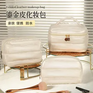 새로운 퀼트 디자인 나일론 푹신한 화장품 가방 피부 친화적 방수 화장품 보관 가방 여성용 휴대용 화장품 가방