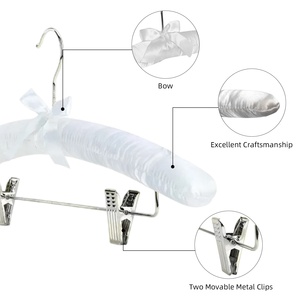 Cintre en satin <span class=keywords><strong>blanc</strong></span> rembourré pour robe de mariée avec pinces, crochet pivotant antirouille, cintre de haute qualité pour hôtel, pour costumes et pantalons - Product Image 3