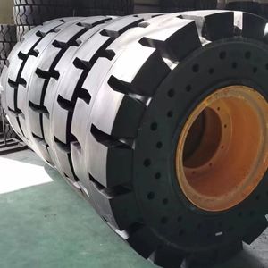 Pneu semi-solide 23.5-25 48 plis Run Flat pour chargeuse et engins de construction - Product Image 1