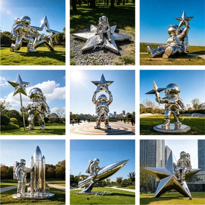 YOUFINE Escultura de Astronauta de Acero Inoxidable Pulido a Espejo de Tamaño Real, Estatua de Hombre del Espacio en la Luna para Decoración de Exteriores - Product Image 3