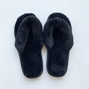 Chaussons d'intérieur femme style printemps automne hiver, tongs chaudes en fourrure rose foncé, pantoufles moelleuses - Product Image 3