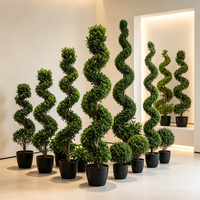 Arbre artificiel en buis en spirale en gros, plante artificielle torsadée en pot pour projets d'aménagement paysager de villas, hôtels, halls d'entrée et centres commerciaux