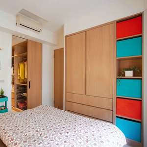 Vente flash - Armoire en bois colorée sur mesure, armoire pliante moderne et colorée, meubles de chambre à coucher - Product Image 1