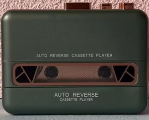 เครื่องเล่นเทปคาสเซ็ตพกพา สไตล์เรโทร ดีไซน์วินเทจ พร้อมฟังก์ชั่น Auto Reverse เครื่องบันทึกเสียงสเตอริโอ แปลงเป็น USB ของขวัญสำหรับเด็ก - Product Image 4