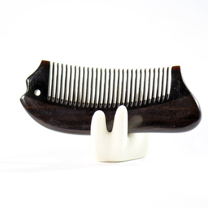 Peine con forma de pez de cuerno de vaca, 10-15Cm, para niños y mujeres, masaje, cuidado del cabello, uso doméstico - Product Image 5