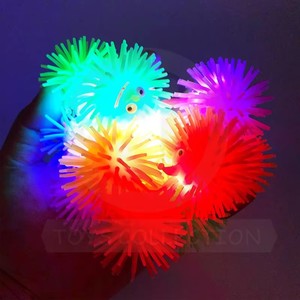 Juguete Sensorial Antiestrés de Goma Suave TPR con Forma de Erizo Luminoso y Bola Brillante para Apretar - Product Image 5