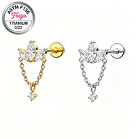 Boucle d'oreille hélix Freya en titane ASTM F136 G23 doré à dos plat, avec œil de cheval en zircon cubique et double chaîne, pour piercing de cartilage et de lobe