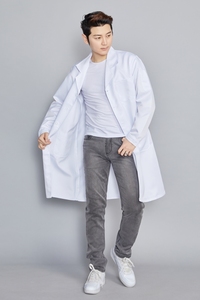 Abrigo blanco con logotipo personalizado, uniforme largo <span class=keywords><strong>de</strong></span> algodón y poliéster, <span class=keywords><strong>ropa</strong></span> <span class=keywords><strong>de</strong></span> <span class=keywords><strong>trabajo</strong></span> <span class=keywords><strong>de</strong></span> la industria alimentaria para sala limpia, <span class=keywords><strong>ropa</strong></span> con palabras personalizable - Product Image 4