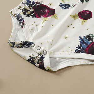 Conjunto de Ropa para Bebé Niña de 2 Piezas: Camisa Cómoda de Algodón con Estampado Floral de Manga Larga y Vestido con Tirantes Color Borgoña - Precio al por Mayor - Product Image 6
