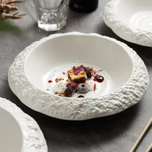 Piatto in ceramica di roccia rotonda Deluxe bianco per la casa creativa Hotel e ristorante stoviglie funzione sostenibile per la zuppa