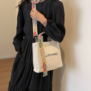 Sac fourre-tout mini bandoulière imprimé lettres, réutilisable et durable, avec poches zippées, idéal pour la plage et le shopping, pour femmes - Product Image 4