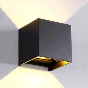 Lampe murale extérieure étanche en alliage d'aluminium carrée LED 3500K blanc chaud, angle de faisceau de 20 degrés, montage mural, garantie 10 ans - Product Image 1