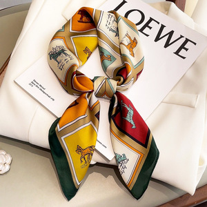 Foulard en <span class=keywords><strong>soie</strong></span> pour les cheveux Bandana de créateur, foulard en satin de <span class=keywords><strong>soie</strong></span> sergé, impression numérique, foulards carrés pour femmes, vente en gros - Product Image 3