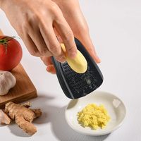 6-delige keuken gadgetset inclusief fruit- en groenteschiller, kaas- en chocolade rasp, flesopener, pizzames en gembermolen