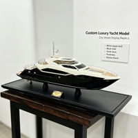 Modèle de yacht urbain personnalisé avec coque noire et blanche et support d'exposition