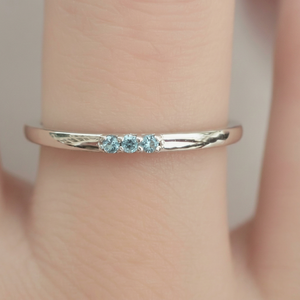 Proveedor mayorista en línea de anillos de plata de ley 925 con topacio azul natural, joyería minimalista Eternity Vermeil - Product Image 1