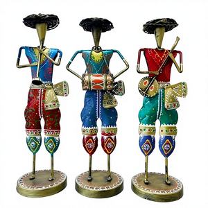 Juego de Figuras Metálicas de Músicos Tradicionales Indios (Juego de 3) - Diseño Vertical Móvil para Celebraciones de Diwali y Bodas - Product Image 1
