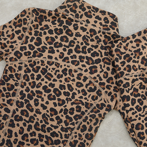 Vêtements personnalisés pour femmes, veste mince à manches longues imprimée avec fermeture éclair, ensemble de 2 pièces de vêtements de sport et de remise en forme non transparents - Product Image 5
