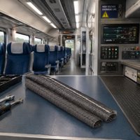 Gaine tressée en monofilament de polyester auto-fermante DIN5510 VW-1 ignifuge pour la dissipation thermique et la protection des faisceaux de câbles pour rail